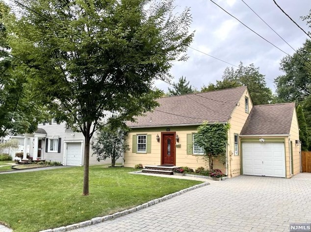 401 Terhune Ave, Paramus, NJ 07652