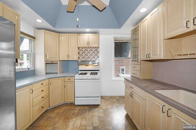 59 Liberty St, Little Ferry NJ  07643-1709 exterior