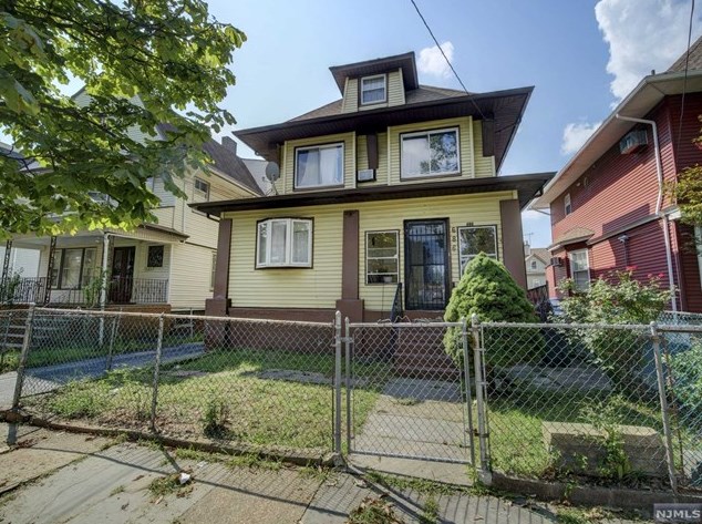 686 Parker St, Newark, NJ 07104-2224