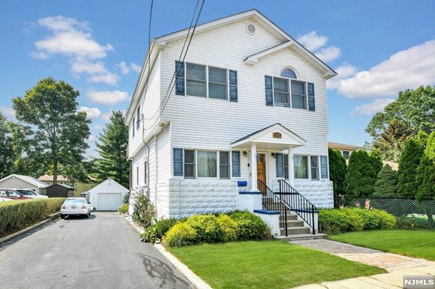 28 Zazzetti St, Waldwick, NJ 07463
