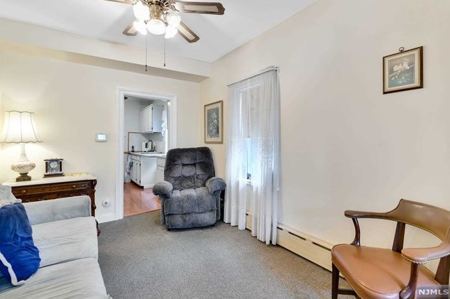 28 Zazzetti St, Waldwick NJ  07463-1619 exterior