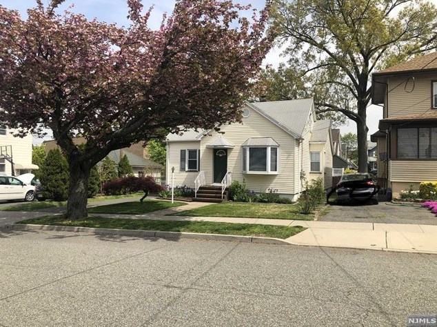 425 Columbia Blvd, Wood-Ridge, NJ 07075