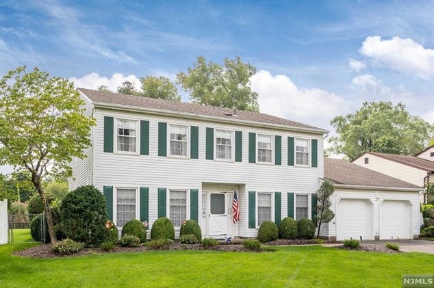 508 Tether Ln, Paramus, NJ 07652