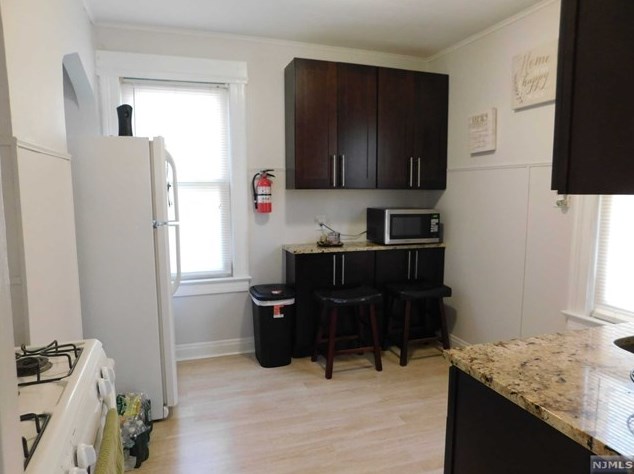 554 2nd Ave, Lyndhurst NJ  07071-1511 exterior