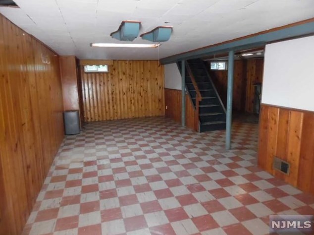 37 Henry St, Elmwood Park NJ  07407-2437 exterior