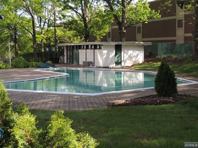 301 Beech St Apt 3dd, Hackensack, NJ