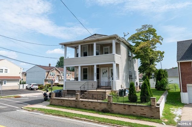 421 River Dr, Elmwood Park, NJ 07407