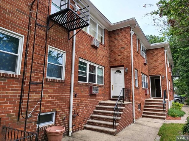 229 Washington Ave Apt 8, West Fort Lee, NJ 07024