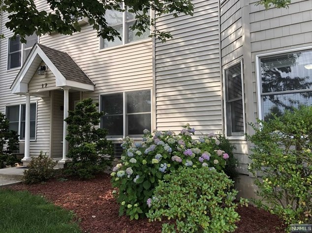 17 E Ivy Ln #2a, Englewood, NJ 07631