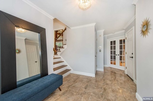 11 Orchard Ln, Fairfield, NJ 07004-1927