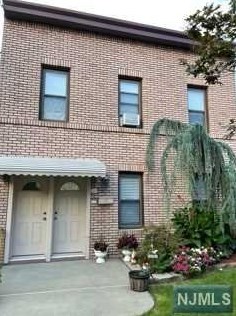 525 Page Ave #2nd Fl, Lyndhurst, NJ 07071