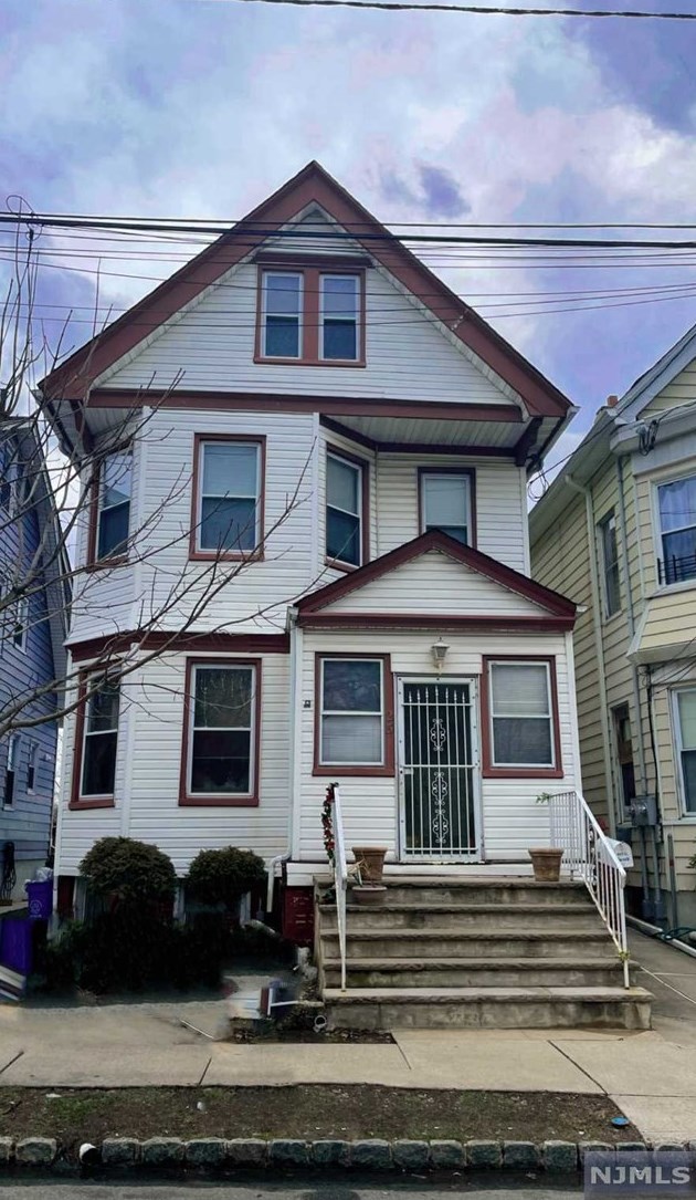 25 Van Rensselear St, Belleville, NJ 07109