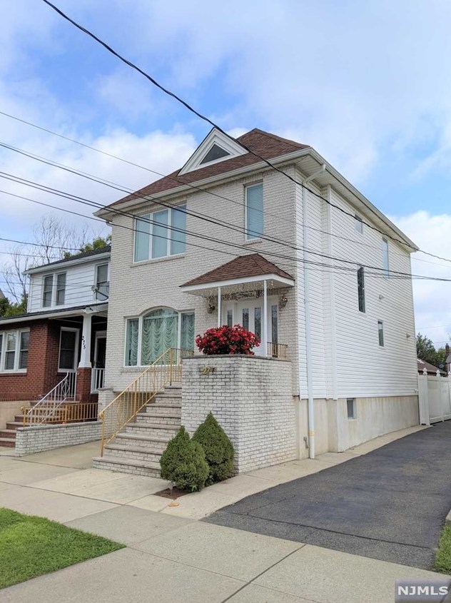 277 Maple Ave, Wallington, NJ 07057
