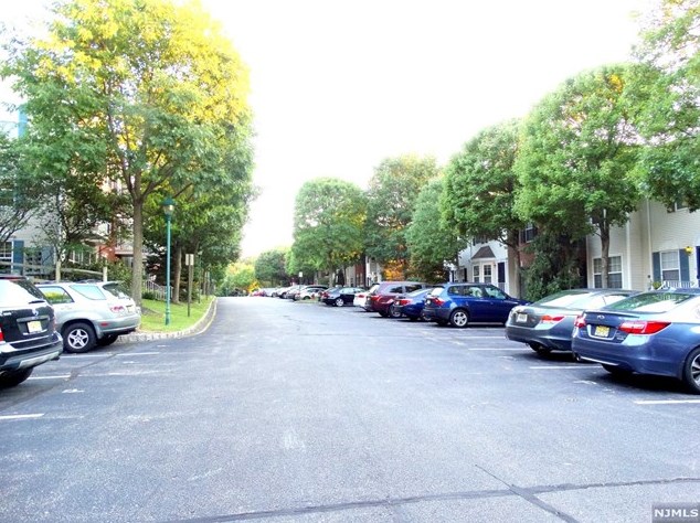 2183 Kent Ct, Mahwah, NJ 07430