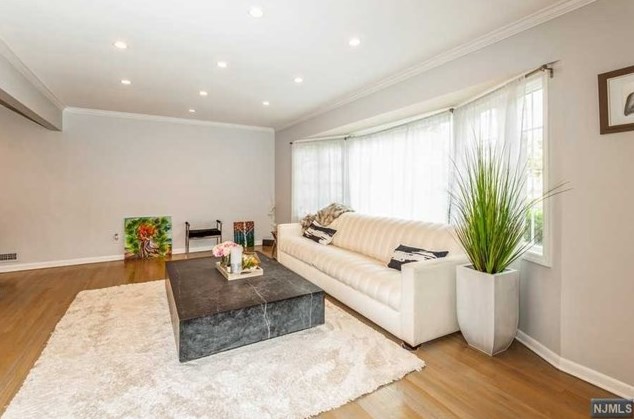 37 Buckingham Rd, Cresskill, NJ 07626