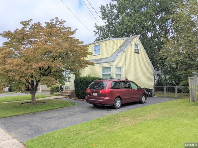 21 Pleasant View Ter, Wallington, NJ 07057-2016