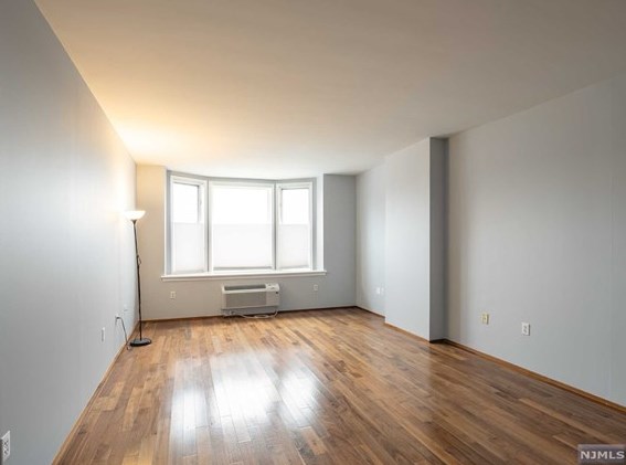 3106 City Pl, Edgewater, NJ 07020
