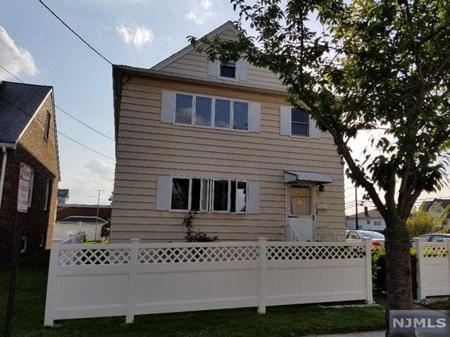35 Albert St #1, Outwater, NJ 07026