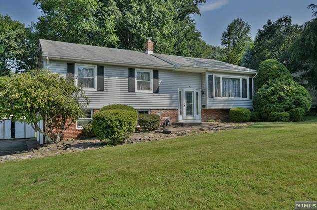 9 Brook Ave, Montvale, NJ 07645