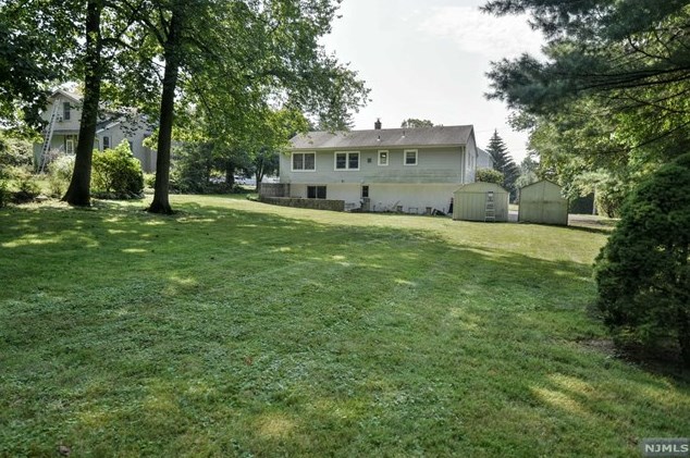 9 Brook Ave, Montvale NJ  07645-2101 exterior
