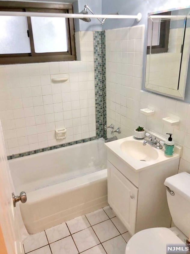 3041 Edwin Ave, West Fort Lee NJ 07024-3660 exterior