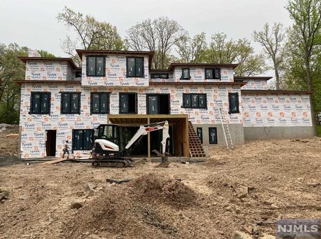 68 Ridge Rd, Tenafly NJ  07670-2324 exterior