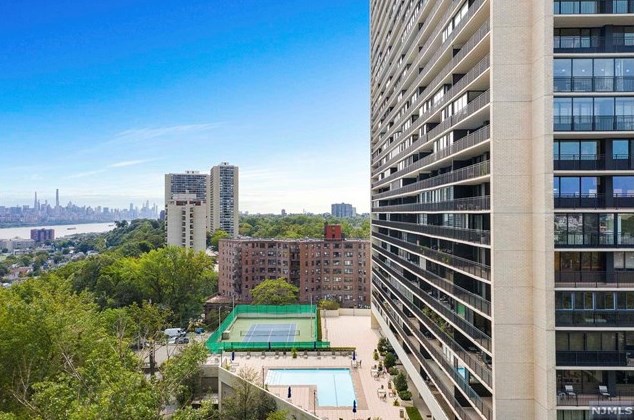 1500 Palisade Ave, West Fort Lee NJ  07024-5343 exterior