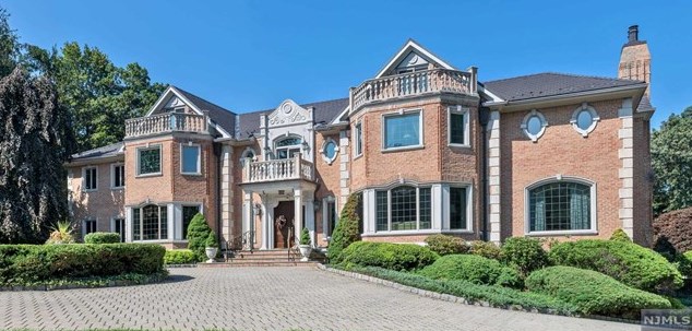 6 Shinnecock Trail, Franklin Lakes, NJ 07417