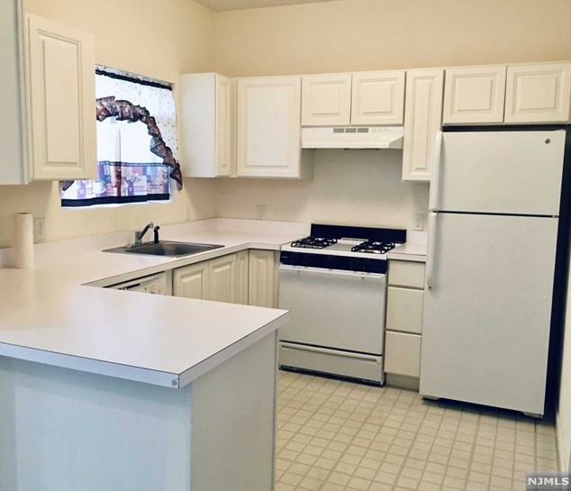 1005 Brittany Dr, Wayne, NJ 07470