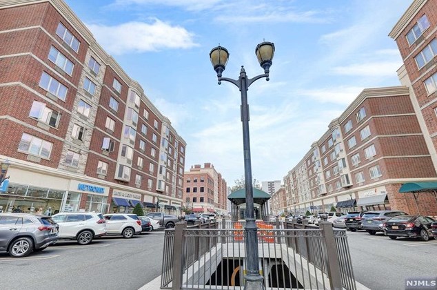 5405 City Pl, Edgewater, NJ 07020