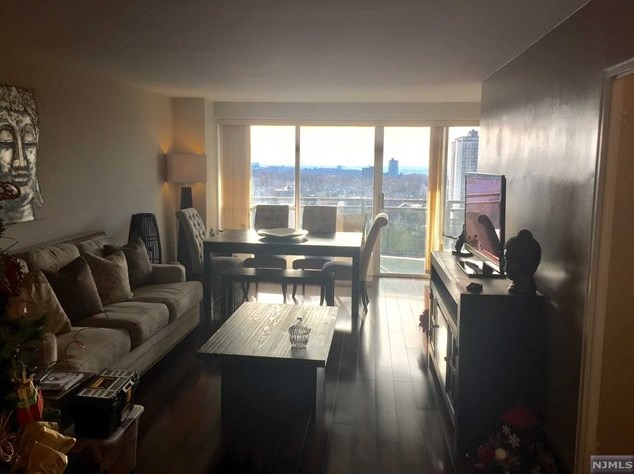 2077 Center Ave Apt 18c, West Fort Lee, NJ
