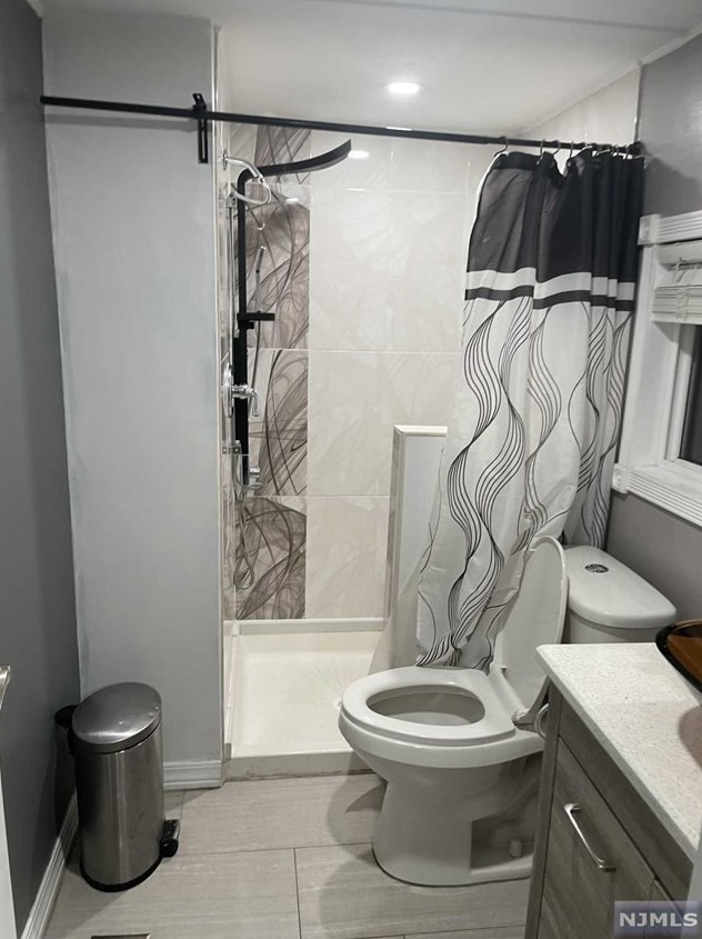 38 Austin St, Moonachie, NJ 07074