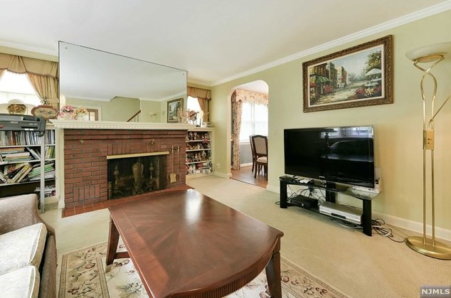 75 Floral Terrace, Tenafly, NJ 07670