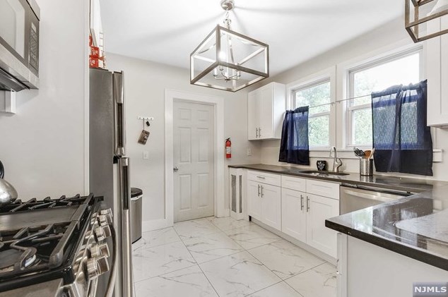 27 Roosevelt St, Little Ferry NJ  07643-1721 exterior