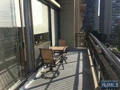 3 Horizon Rd #816, West Fort Lee, NJ 07024