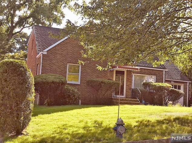 14 Silver Spring Rd, Town Center, NJ 07052