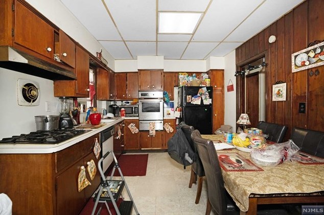 67 Mitchell St, Lodi, NJ 07644