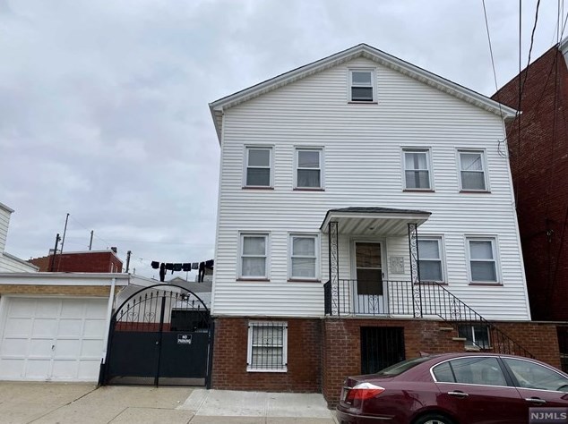 112 Mcwhorter St, Newark, NJ 07105