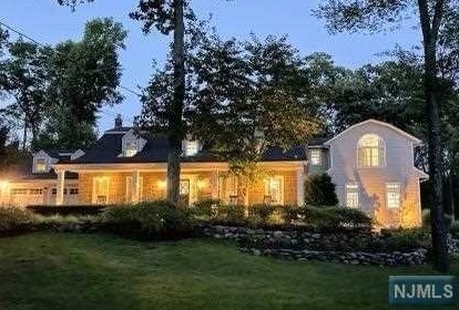 202 Chestnut Ridge Rd, Upper Saddle River, NJ 07458