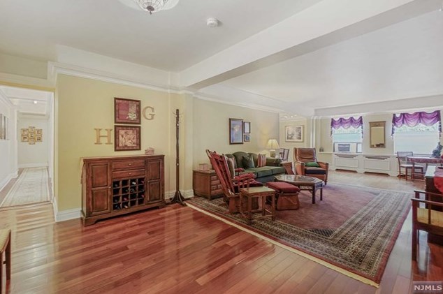 10 Crestmont Rd #1e, Montclair, NJ 07042