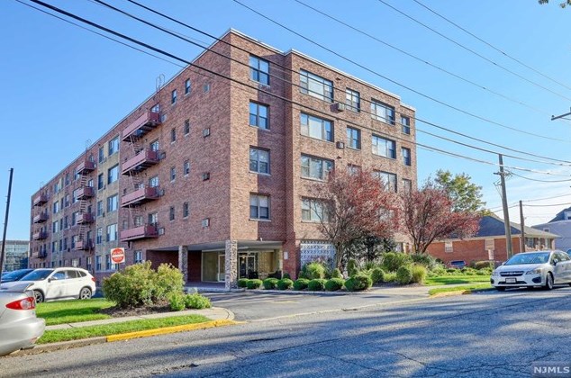 275 Hoym St #5a, West Fort Lee, NJ 07024