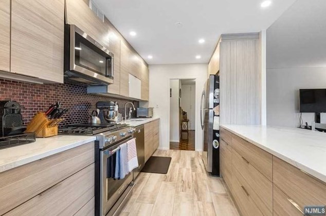 6 Horizon Rd #210., West Fort Lee, NJ 07024