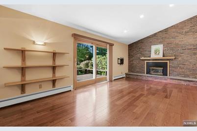 388 Hillview Terrace - Photo 1