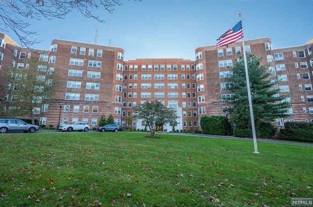 10 Crestmont Rd #2m, Montclair, NJ 07042