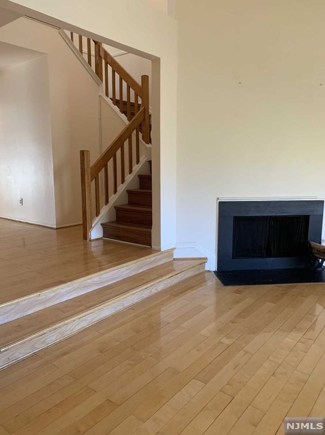 313 Sea Isle Ky, Secaucus NJ  07094-2211 exterior