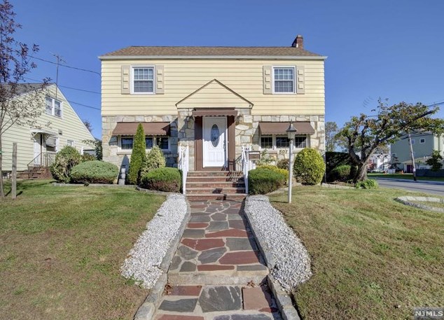 501 Riverside Dr, Elizabeth, NJ 07208-2147