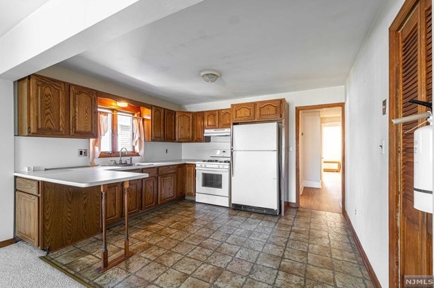 271 Park Ave, Lyndhurst, NJ 07071