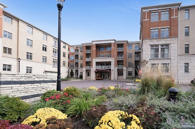 7400 River Rd #416, North Bergen, NJ 07047
