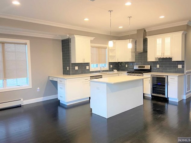 2342 Short St, West Fort Lee NJ  07024-4012 exterior