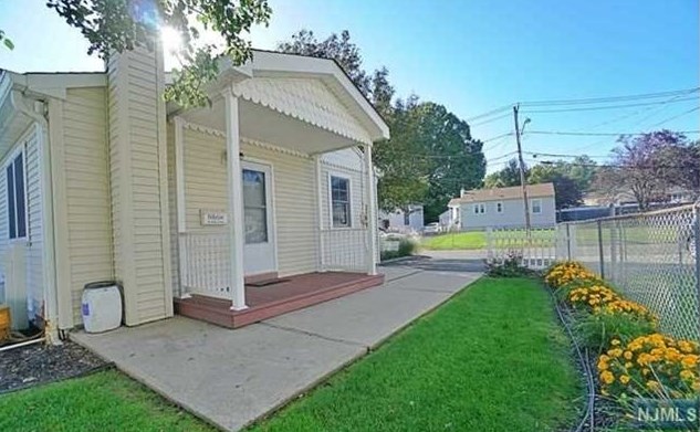 23-25 Reihl St, Elmwood Park, NJ 07407